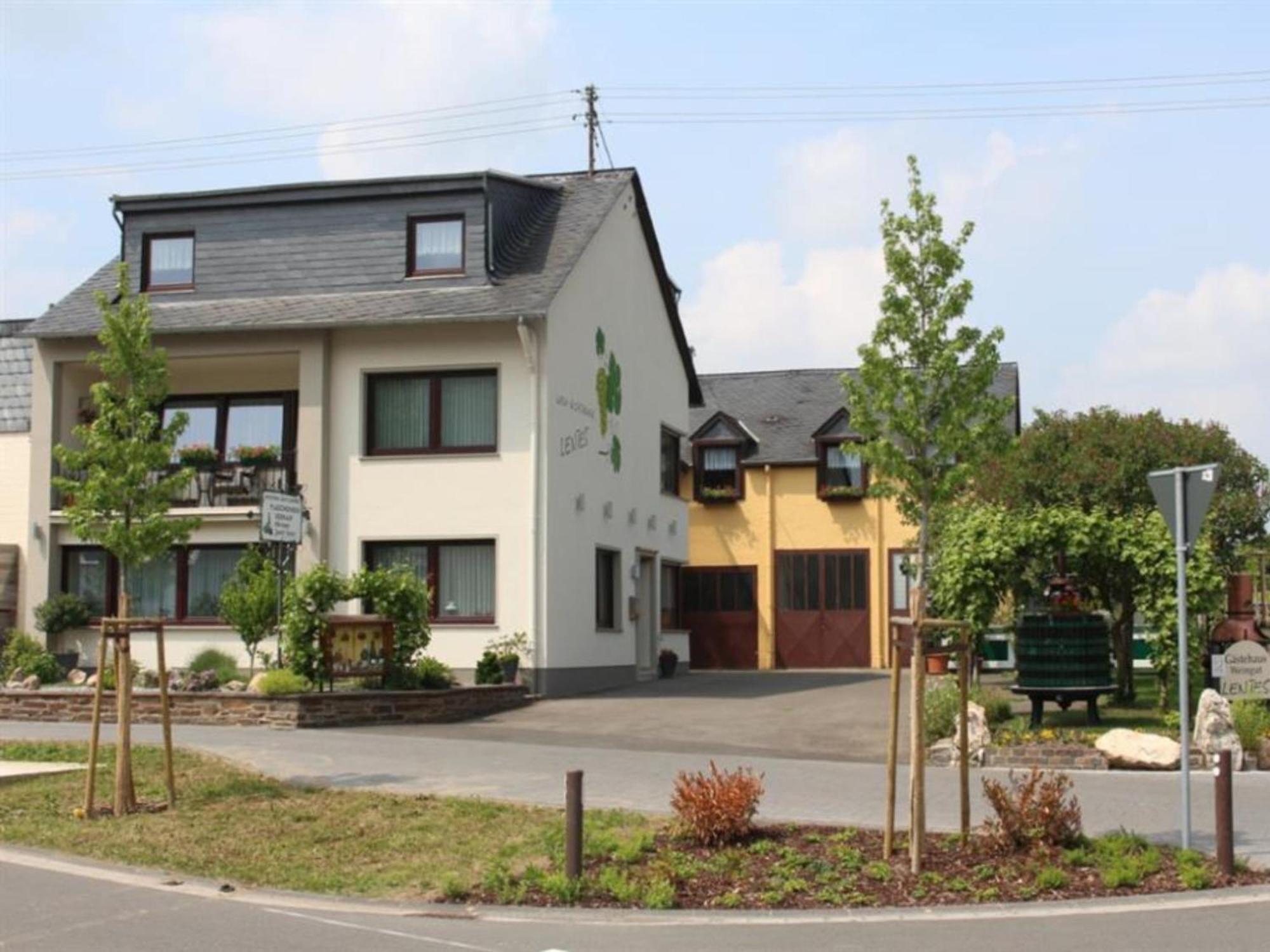 Wein- Und Gaestehaus Lentes Hotel Trittenheim Exterior photo